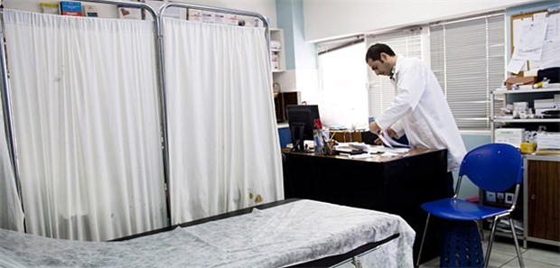 Humanitäre Hilfe vor Ort Die Praxis von Ärzte der Welt in Athen ist keine neue Einrichtung - doch geändert hat sich, dass heute bis zu 200 Patienten am Tag Hilfe suchen. Sie alle sind nicht versichert, der Großteil von ihnen stammt aus der Mittelschicht.