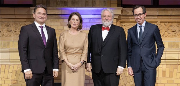 Deutscher Krebspreis verliehen Die Preisträger des Deutschen Krebspreis 2020 (v.l.): Professor Andreas Trumpp, Professor Rita Schmutzler, Professor Andreas du Bois zusammen mit DKG-Präsident Professor Olaf Ortmann.
