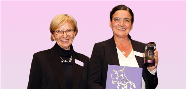 Franziska-Tiburtius-Preis geht an eine „Pionierin in der Präventivmedizin“ Die Preisträgerin Dr. Helena Orfanos-Boeckel (r.) bei der Preisübergabe mit der WNL-Vorstandsvorsitzenden Christine Wernze beim ETL-ADVISION Kongress Healthcare TAX§LAW in Berlin.