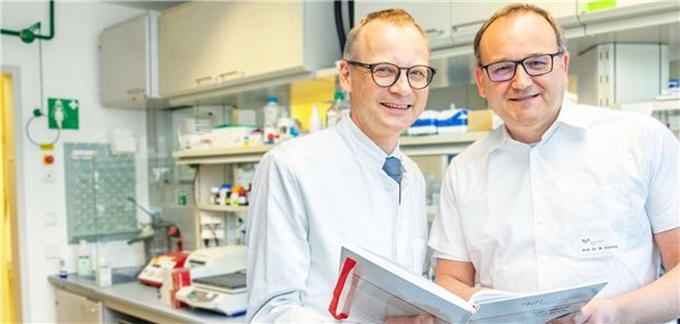 Die Professoren Heiner Wedemeyer (links) und Markus Cornberg von der Medizinischen Hochschule Hannover (MHH) haben maßgeblich an der Entwicklung von Bulevirtide mitgewirkt.
