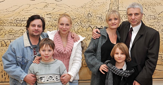 Ein Babytausch und seine fatalen Folgen Die Protagonisten beim Drehstart des ARD-Dramas "Das geteilte Glück".