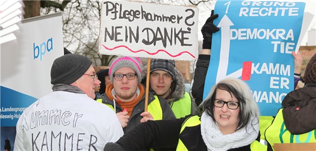 Viele offene Fragen nach Aus der Pflegekammer Schleswig-Holstein Die Proteste gegen die Pflegekammer waren erfolgreich. Aber das Aus für die Kammer hat auch Leerstellen bei der Interessenvertretung der Pflegenden hinterlassen (Archivfoto).
