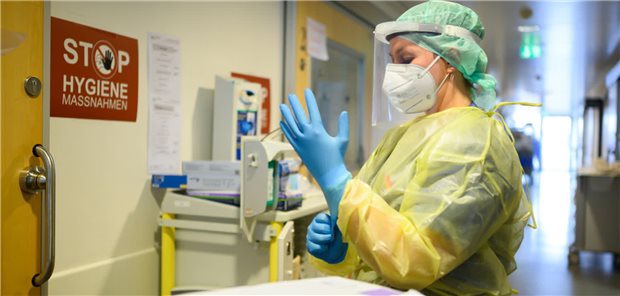 Anästhesisten wollen über Quarantäne-Regeln reden Die Quarantänemaßnahmen verschärfen die Personalsituation auf den Intensivstationen, warnt die Deutsche Gesellschaft für Anästhesiologie und Intensivmedizin.