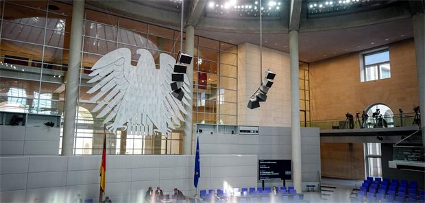 Die Reform der Notfallversorgung ist am Donnerstag im Bundestag beschlossen worden. Mit entschieden wurden auch Änderungen am Beitragssatzstabilisierungsgesetz. Nun muss noch der Bundesrat sein Placet geben. 