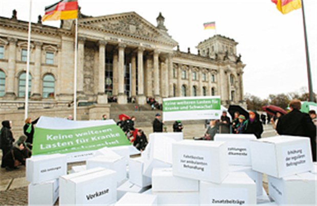 Rheuma-Liga: "Neue Lasten für Chroniker" Die Rheuma-Liga protestierte vor dem Reichstag