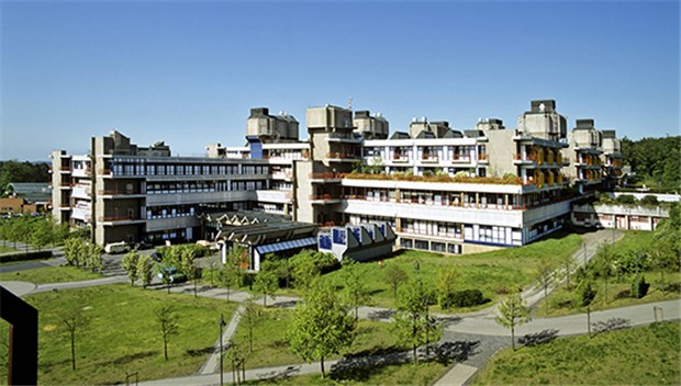 Marburger Ärzte hadern mit Klinik-MVZ Die Rhön Klinikum AG, hier die von ihr betriebene Uniklinik in Marburg, im Kreuzfeuer der niederglassenen Ärzteschaft - sie fürchten einen Verdrängungswettbewerb.