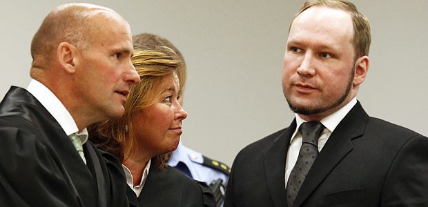 Massenmörder Breivik tötete mit klarem Bewusstsein Die Richter verurteilten Anders Behring Breivik (r.) zu 21 Jahren Haft mit Sicherungsverwahrung.