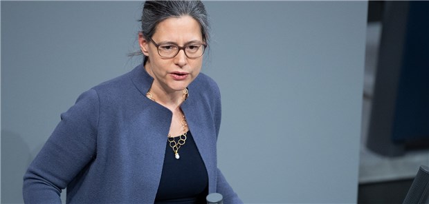 Runder Tisch soll Streit um Paragraf 219a lösen Die SPD-Abgeordnete Nina Scheer befeuerte mit ihrer Kritik an der BÄK-Ärzte liste die Diskussion um den Paragrafen 219a.