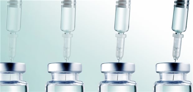 Die STIKO habe mit ihrer Empfehlung die Möglichkeit eröffnet, im Einzelfall in der Altersgruppe 60 bis 69 Jahre eine 2. Auffrischimpfung durchführen zu können – was begrüßenswert sei, sagen Thomas Maibaum und Wolfgang Schneider-Rathert. Der teils vermittelte Eindruck in der öffentlichen Diskussion, der 2. Booster komme fast schon einer Bürgerpflicht gleich, sei aber unzulässig.


