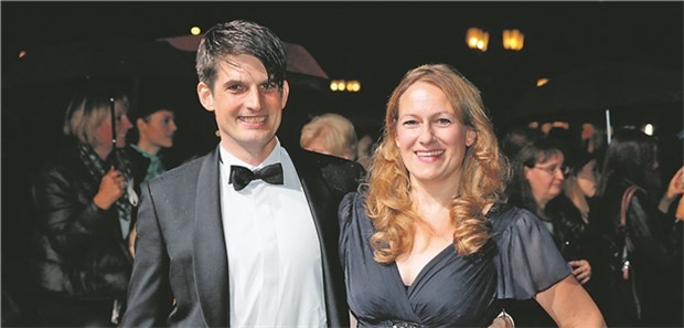 Op-Leuchte oder Rampenlicht? Beides! Die Schauspieler und Ärzte Christoph Stein und Julia Stolze 2014 beim Hessischen Film- und Kinopreis.