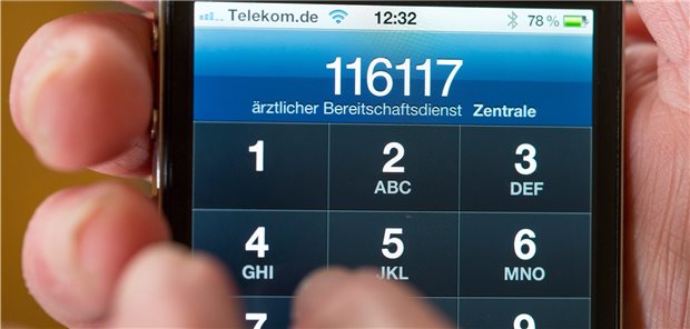 Wie dringend ist der Arztbesuch? Online-Tool gibt Patienten Hinweise Wir dringend ist der Arztbesuch? Die Servicenummer 116117 ist ab sofort um ein digitales Angebot ergänzt: Patienten können online herausfinden, ob ihre Beschwerden auf eine schwere Erkrankung hinweisen.