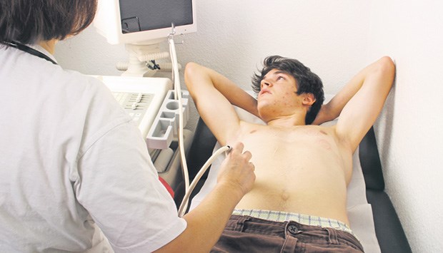Aids: Höhere Lebenserwartung - und mehr Krebs Die Sonografie der Leber ist zur Früherkennung des hepatozellulären Karzinoms zu empfehlen. Die Krebsart ist bei HIV-Infektionen häufig.