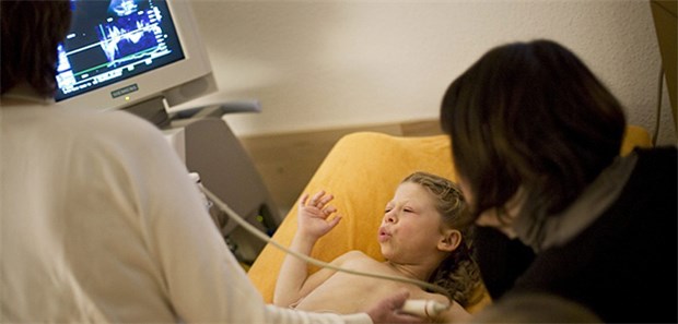 Die Sonografie mit Ultraschallkontrastmitteln ermöglicht eine detaillierte Darstellung der Blutgefäße mit höherer zeitlicher und örtlicher Auflösung als bei CT und MRT.