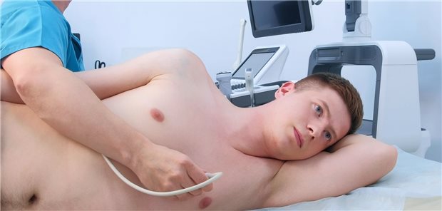 Wie fit sind Leistungssportler nach COVID-19? Die Sportler wurden unter anderem mit Echokardiografie untersucht (Symbolbild mit Fotomodell).