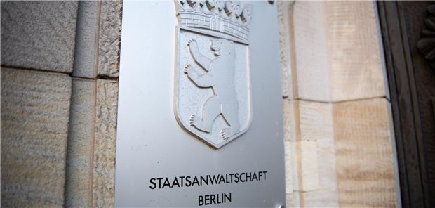 Berliner Palliativarzt soll acht Menschen getötet haben Eingangsschild der Staatsanwaltschaft Berlin