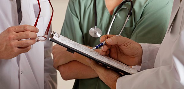 Stecken Klinik-MVZ in der Falle? Die Stärke eines MVZ liegt im Team. Die Leistungs-Zuordnung auf einzelne Ärzte fällt meist jedoch schwer.