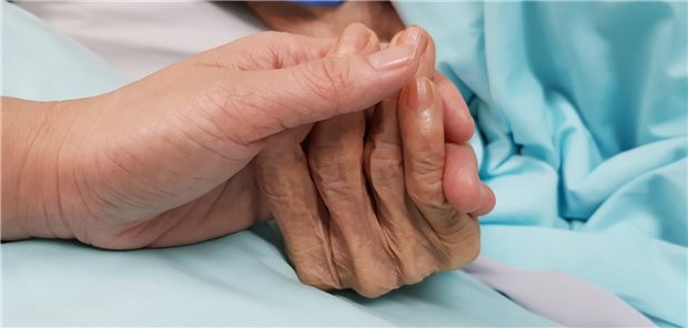 Die Sterbehilfe muss nach einem Urteil des Bundesverfassungsgerichts neu geregelt werden. Gegen den fraktionsübergreifenden liberalen Gesetzentwurf hat die DGPPN viele Vorbehalte.