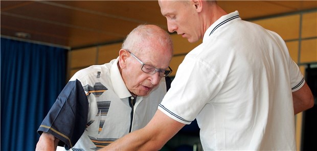 Unfallchirurgen und Geriater: Ein erfolgreiches Duo Die Sterblichkeit nach einer Hüftfraktur ist noch immer recht hoch. Die gemeinsame Betreuung von Unfallchirurgen und Geriater senkt das Risiko.