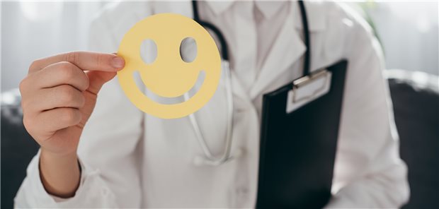 Die Stimmung unter Ärztinnen und Ärzten und anderen Gesundheitsberufen ist im ersten Quartal wieder besser geworden. 70,9 Prozent der Haus- und 70,5 Prozent der Fachärzte sind mit ihrer gegenwärtigen wirtschaftlichen Lage mindestens zufrieden.