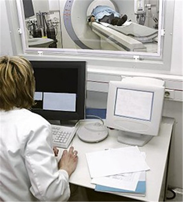 Wann ist eine Koronar-CT indiziert ? Die Strahlendosis bei einer Koronar-CT ist derzeit noch recht hoch: Die mittlere Strahlendosis liegt bei 12 bis 15 Milli-Sievert.