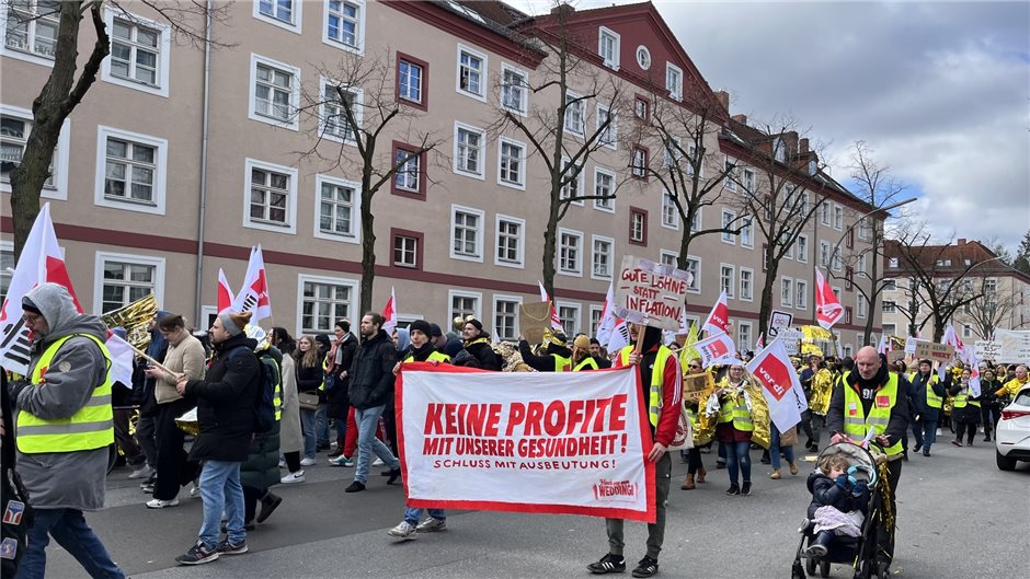 Die Streikenden starteten ihre Demonstration vor der Vivantes-Zentrale und endet...