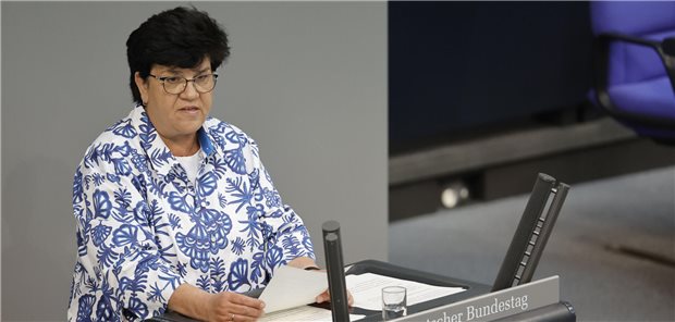 Pflegebevollmächtigte Moll: Arztzentriertes System bedarf der Veränderung „Die Strukturen sind veraltet und durch den Arztvorbehalt geprägt“: Pflegebevollmächtigte Claudia Moll (SPD).