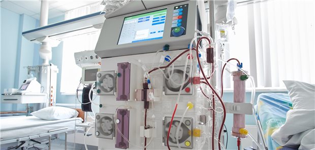 Die Studiengruppe um John Ostrominski resümiert, dass ältere Menschen schon bald nach einer Herzinsuffizienz-bedingten Hospitalisierung ein substanzielles Risiko für Nierenkomplikationen, Wiederaufnahme und Tod haben.