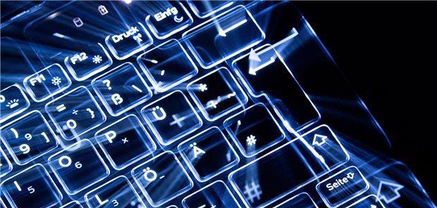 Die Tasten einer beleuchteten Tastatur.