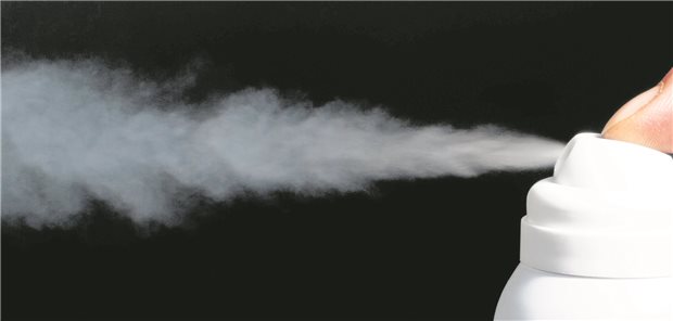 Die Tröpfchen eines Aerosols werden von verschiedenen Umweltbedingungen beeinflusst. Bei SARS-CoV-2 ist das auch für die Infektiosität relevant, so eine Studie.