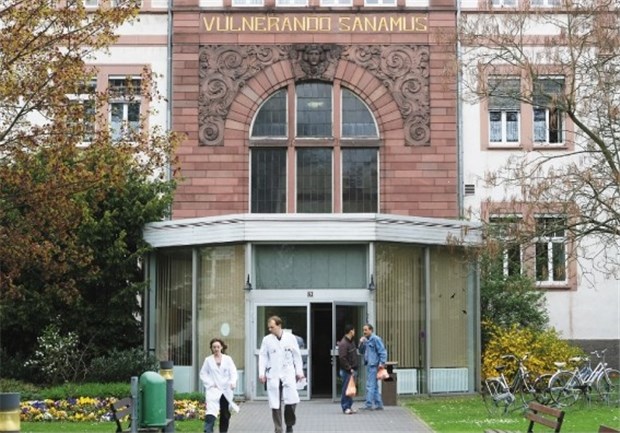 Zwischen Versorgung und Forschung Die Uniklinik Gießen-Marburg wurde bereits privatisiert, viele private Investoren interessieren sich für Kooperationen mit Hochschulkrankenhäusern.