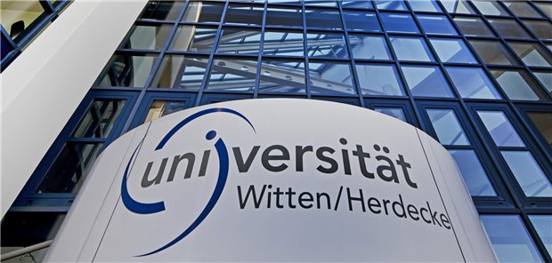 Dickes Lob vom Wissenschaftsrat für Universität Witten/Herdecke Eingang zur Universität Witten/Herdecke
