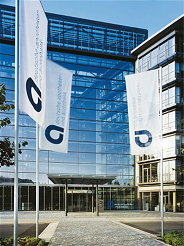 Die apoBank schreibt wieder schwarze Zahlen Die Unternehmenszentrale der apoBank: Das Geldinstitut hat die schlimmsten Folgen der Finanzkrise jetzt überwunden.