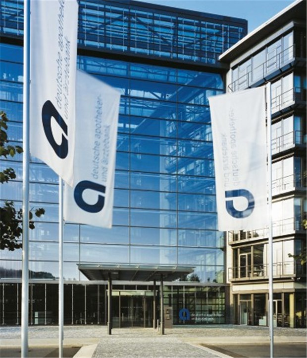 Die Unternehmenszentrale der apoBank: Die Finanzkrise hat jetzt auch beim Düsseldorfer Institut ihre Spuren in der Bilanz hinterlassen.