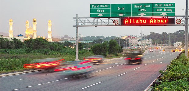 Via Datenautobahn nach Brunei Die Verkehrsinfrastruktur in Brunei ist gut. Bei der medizinischen Versorgung klaffen aber noch Lücken. Helfen können hier telemedizinische Lösungen. Geld dafür ist in dem Sultanat zur Genüge vorhanden.