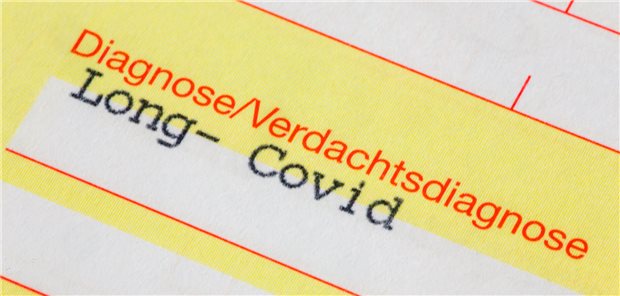 "Long- Covid"-Schriftzug auf einem Überweisungsschein  unter "Diagnose/Verdachtsdiagnose"