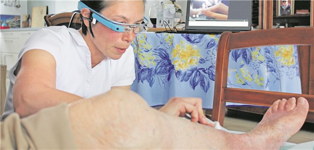 Ärzte machen den Techniktest Die Videobrille XpertEye im Einsatz. Ärzte können testen, ob die Technik im Alltag tatsächlich hilft. amaxperteye