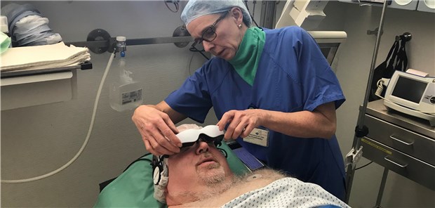 Videobrille lenkt von Op-Angst ab Die Videobrille des Jungunternehmens HappyMed verkürzt Patienten in verschiedenen Kliniksituationen die subjektiv empfundene Behandlungsdauer.
