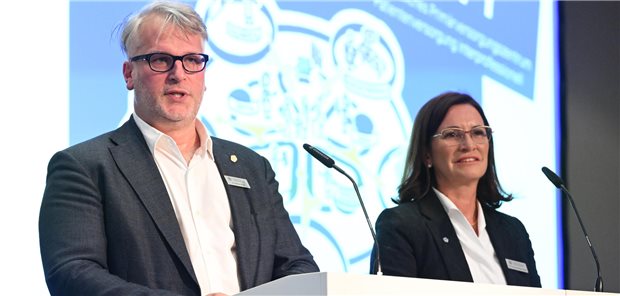 Hausärztinnen und Hausärzte wollen hin zu einem Primärarztsystem Die Vorstandsspitze des Deutschen Hausärztinnen und Hausärzteverbands beim Bericht zur Lage während des Hausärztinnen- und Hausärztetages