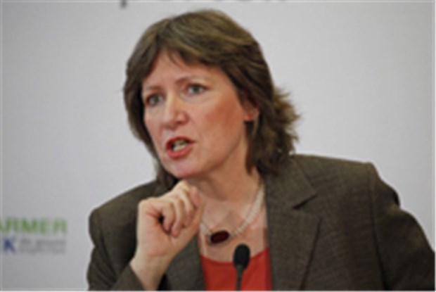 Barmer schließt 2011 Zusatzbeitrag nicht aus Die Vorstandsvorsitzende Barmer GEK, Birgit Fischer, will für das kommende Jahr Zusatzbeiträge nicht ausschließen. © imago/Metodi Popow