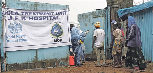 Von der regionalen Krise zum globalen Pandemie-Management Die WHO hält während der Ebola-Krise ein Behandlungszentrum in Monrovia vor.