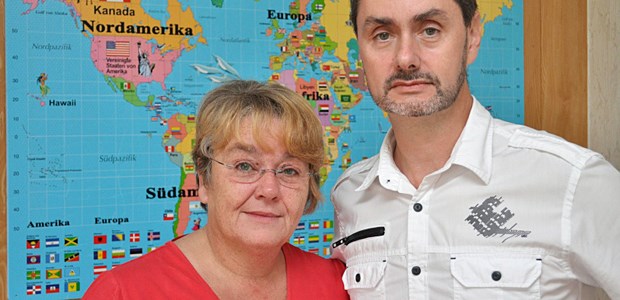 Ein Globetrotter schlägt Wurzeln Die Weltkarte erinnert Gudrun und Dr. Gerrit Tarrach an die Stationen ihrer Auslandsaufenthalte.