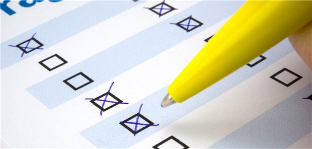 Die Zahl der Arztpraxen, die Patientenbefragungen durchführen, hat sich 2021 gegenüber zu 2019 leicht erhöht, von 50 auf rund 57 Prozent.
