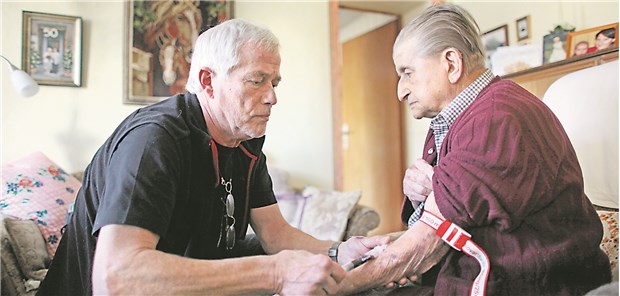 Die Zahl der Hausbesuche ist stetig rückläufig. Grund: Zeitmangel der Ärzte, aber auch Regressrisiken.