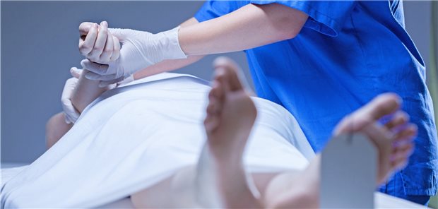 Die Zahl der Obduktionen gilt in Deutschland als sehr gering. Ein neues Gesetz soll das nun ändern.