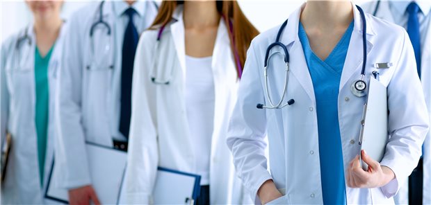 Die Zahl der männlichen Vertragsärzte und -psychotherapeuten in Deutschland ist im vergangenen Jahr gesunken.