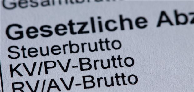 Zusatzbeitrag 2024: Reicht eine Erhöhung um 0,1 Prozentpunkte aus? Die Zusatzbeiträge werden im kommenden Jahr voraussichtlich abermals steigen, abhängig Beschäftigte könnten dann weniger Netto vom Brutto erhalten: Ein Expertengremium hat eine geringfügige Erhöhung auf durchschnittlich 1,7 Prozent vorgeschlagen.