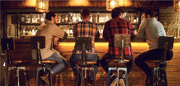 Die ärztliche Empfehlung zu sozialen Kontakten macht aus einem Gaststättenbesuch noch keine Therapie, so das BSG. (Symbolbild)