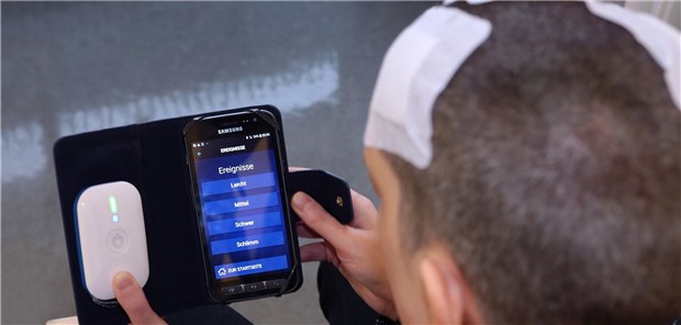 Neuer Hirnschrittmacher soll Zwangsstörungen lindern Die am Uniklinikum Regensburg mit einem neuartigen Neuro-Stimulator behandelte Patientin kommuniziert dem Hirnschrittmacher ihren aktuellen psychischen Zustand.