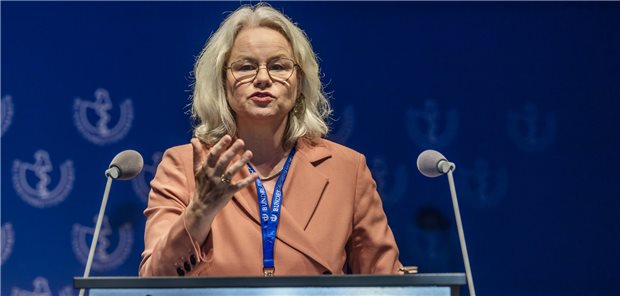Kappert-Gonther: Wir müssen die Primärversorgung stärken Die amtierende Vorsitzende des Gesundheitsausschusses im Bundestag, Dr. Kirsten Kappert-Gonther, hatte am Mittwoch noch eine ganz persönliche Botschaft für die Delegierten: „Danke für die Resolution ,Nie wieder ist jetzt‘.“ Dieses Signal des Ärztetages, der Ärzteschaft sei enorm wichtig.