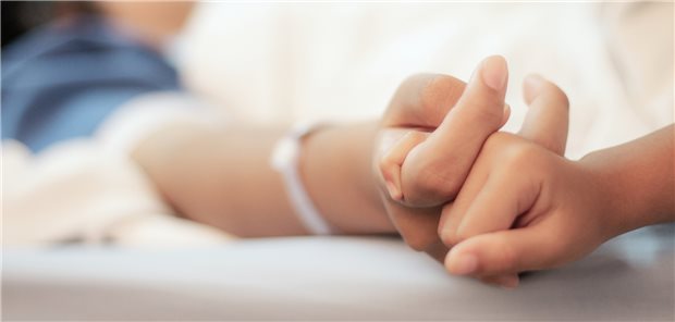 Die angemessene Palliativversorgung steht bei Krebskranken am Lebensende noch immer nicht im Fokus, kritisiert ein Forschungsteam aus den USA.
